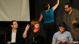 Адвокаты Pussy Riot на премьере спектакля о суде над участницами панк-группы