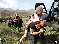 کمک رسانی به زلزله زدگان در چین
