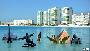 Sculpture protest at Cancun