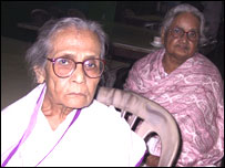 कोलकाता की बुजुर्ग महिलाएँ