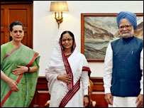 प्रतिभा पाटिल, मनमोहन सिंह और सोनिया गाँधी के साथ