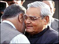 पाकिस्तानी प्रधानमंत्री जमाली और भारतीय प्रधानमंत्री वाजपेयी 