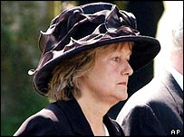 در جلسه تحقيقات روز دوشنبه، خانم کلی نخستين شاهد بود