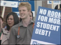 医学院学生抗议