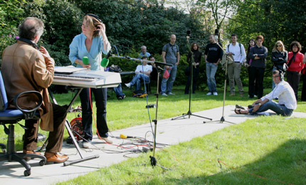 Siobh&aacute;n Pettit confirs with pianist Rod McVey while Mark and the audience wait their performance.