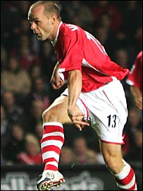 دنی مورفی گل چارلتون مقابل فولهام را به ثمر می رساند