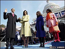 Obama junto a su familia el día de la juramentación