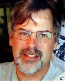 Капітана Річарда Філіпса пірати утримують на човні неподалік