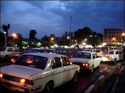 Phố Tehran vào buổi tối