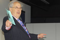  D Ben Rees yn arwain y cyfarfod