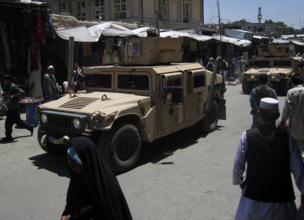 US patrol in Mandawi market