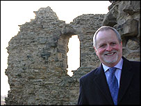 Keith and the ruins of Sandal Castle