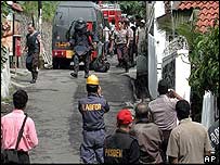 بینڈنگ میں پولیس 