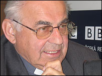 Miloslav Vlk ve studiu BBC