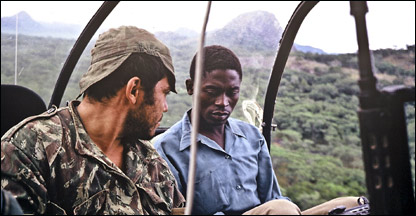 Guerrilheiro Frelimo helicóptero rodesiano