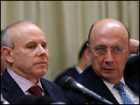 O ministro da Fazenda, Guido Mantega, e o presidente do BC, Henrique Meirelles, durante anúncio nesta quinta-feira (Foto: Wilson Dias/ABr) 