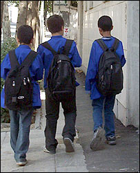 کارشناسان امور آموزشی استفاده از آموزگاران متخصص را در سنين آغاز مدرسه لازم می دانند 