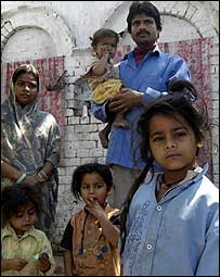 Rani Pandey (à frente) com sua família (Fotos: Prashant Ravi)