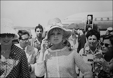 Brigitte Bardot chegando a Roma