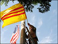 (ảnh của báo Người Việt)