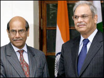 Hindistan Dışişleri Bakanı Saran ve Pakistan Dışişleri Bakanı Han