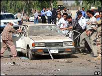 बचे हुए लोग दूसरों को बचाने पहुँचे 