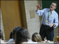 老师在课室讲学