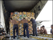 बर्मा में पहुँचती सहायता