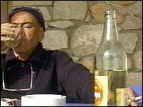 İçki içen Yunanlı