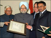 परवेज़ मुशर्रफ़ और मनमोहन सिंह