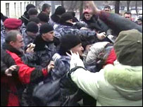 сутички біля приміщення суду у Сумах