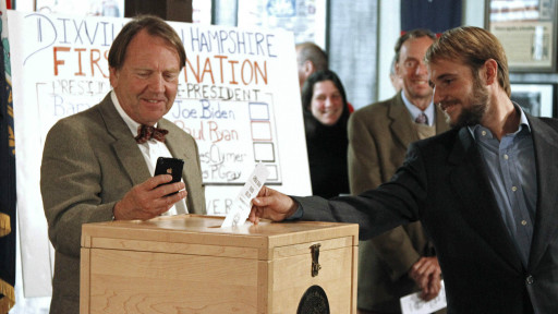 Cử tri tại Dixville, New Hampshire bỏ lá phiếu đầu tiên