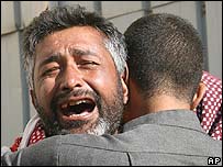 Familiar de vítima em Bagdá