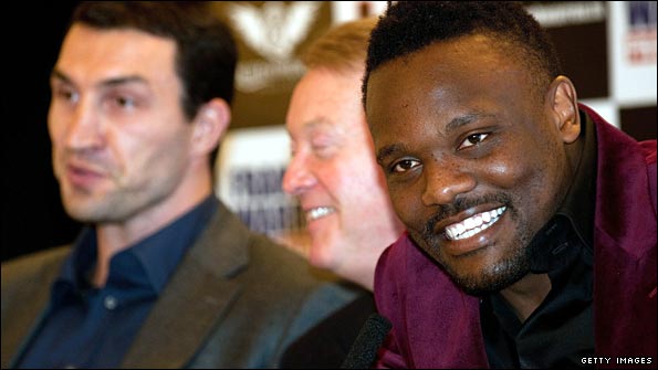 Wladimir Klitschko (left) and Dereck Chisora