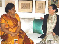 President Kumaratunga meeting CP leader Sonia Gandhi (library photo)
