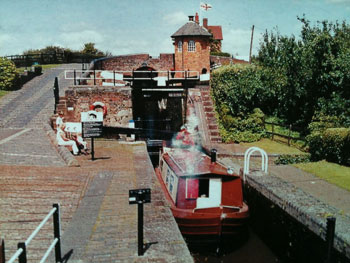 Bratch Locks barge