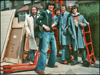 70年代后期鸿冈与几名工友