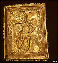 Ortaya çıkarılan altın bir kabartma