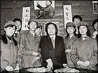 Garçons de um restaurante em Chongguan, China. © fotoe.com