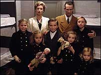 سقوط: تصويری از جنون خودکامگی