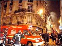 Paris'te yangnı çıkan apartman