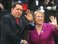 O presidente da Venezuela, Hugo Chávez, e a presidente do Chile, Michele Bachelet, em Santiago (foto: Wiston Bravo/ABN)