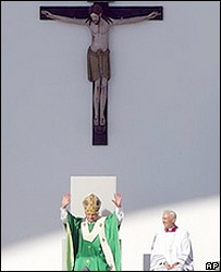 O papa Bento 16 na missa perto de Munique neste domingo