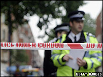 Cena das explosão isolada pela polícia