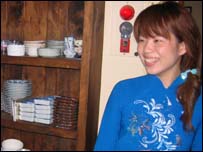 Nhiều cô gái Nhật thích mặc áo dài truyền thống của Việt Nam