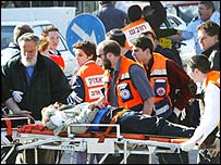 Na místě zasahovali stovky záchranářů