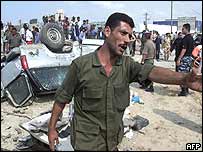 ग़ज़ा के हमले में तबाह हुई कार