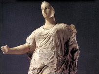 uma estátua premiada da deus grega Afrodite, do século 5 a.C.