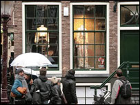 Antigas vitrines de prostitutas fazem parte do circuito da moda. Foto:Edwin van Eis