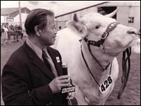 อาจารย์เสนาะ ตันบุญยืน